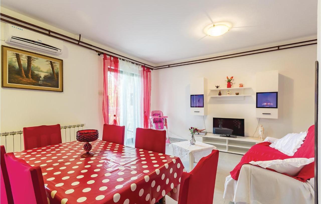 3 Bedroom Beautiful Apartment In Medulin Dış mekan fotoğraf